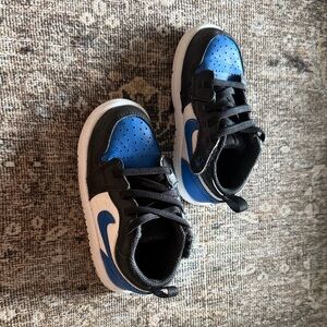 Nike Kids Black and Blue Sneakers